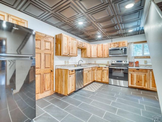 118 E 7th St, Walsenburg, CO 81089