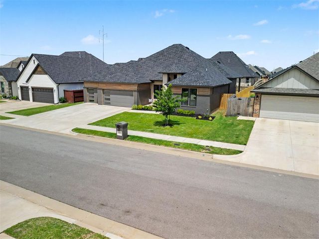 9321 NW 84th Terrace, Yukon, OK 73099