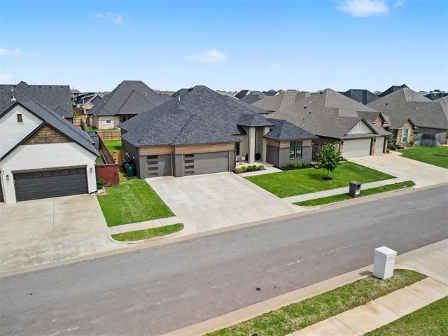 9321 NW 84th Terrace, Yukon, OK 73099