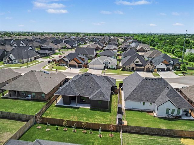 9321 NW 84th Terrace, Yukon, OK 73099