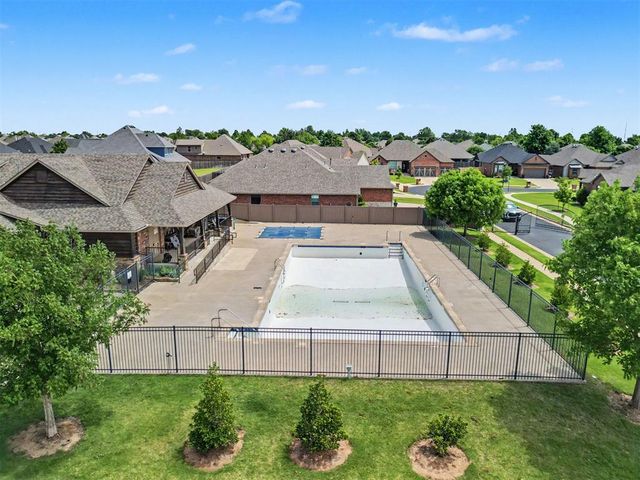 9321 NW 84th Terrace, Yukon, OK 73099