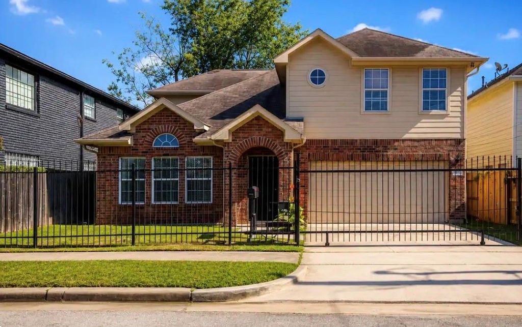 2215 Nettleton Street, Houston, TX 77004