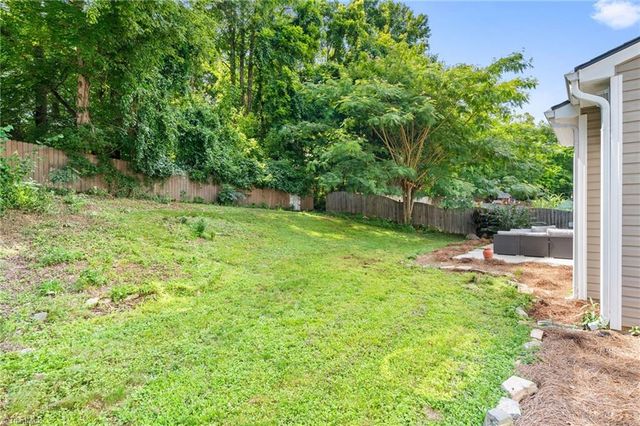 301 Jamestown Oaks Drive, Jamestown, NC 27282
