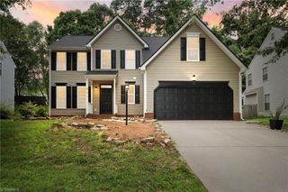 301 Jamestown Oaks Drive, Jamestown, NC 27282