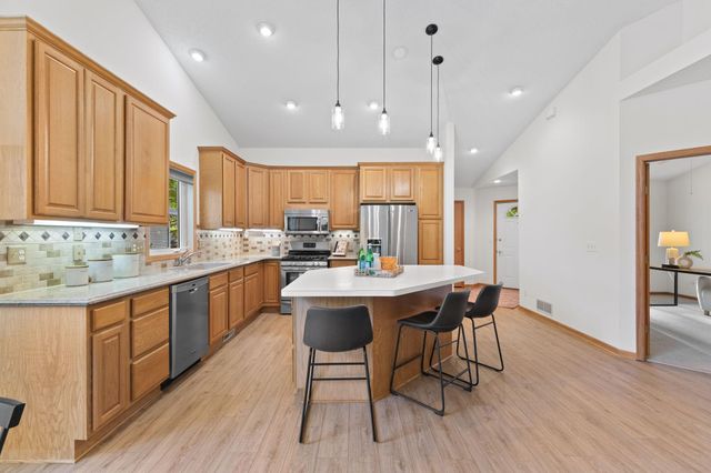 1478 Violet Lane, Eagan, MN 55122