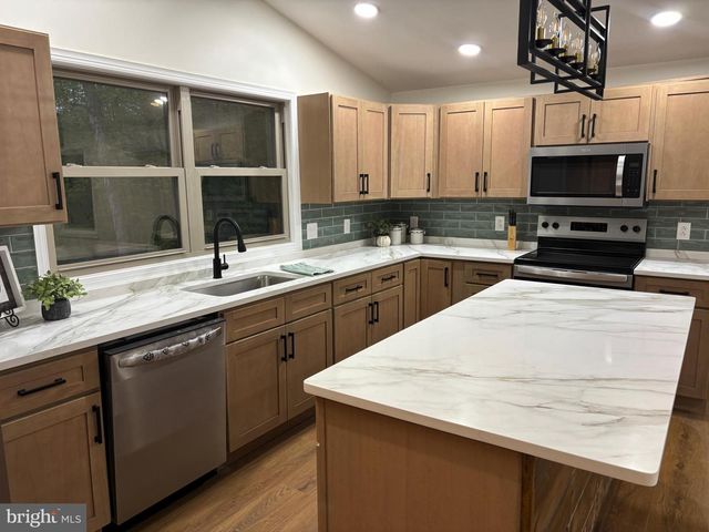 2614 LAKE FERNDALE DR., Springfield, WV 26763