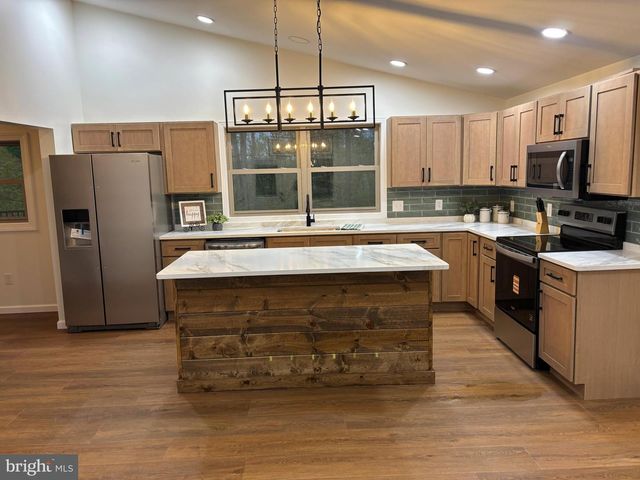 2614 LAKE FERNDALE DR., Springfield, WV 26763