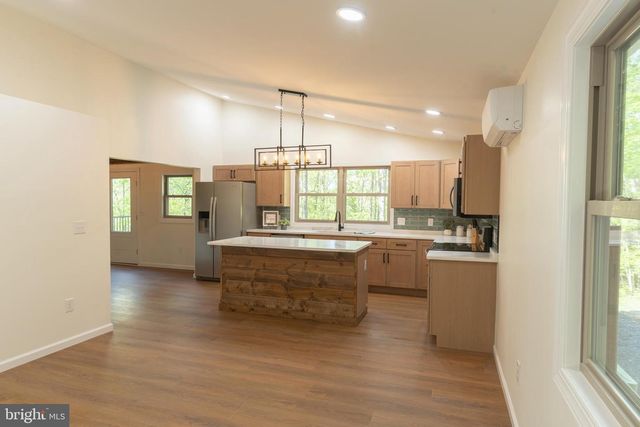 2614 LAKE FERNDALE DR., Springfield, WV 26763