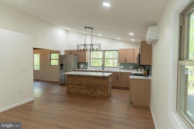2614 LAKE FERNDALE DR., Springfield, WV 26763
