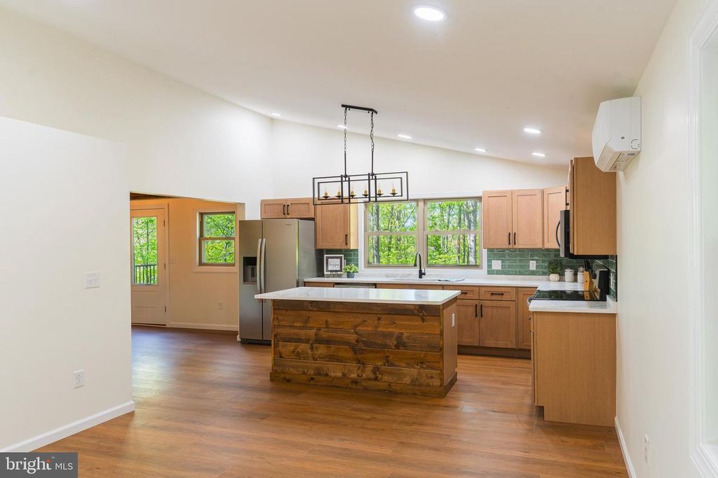2614 LAKE FERNDALE DR., Springfield, WV 26763