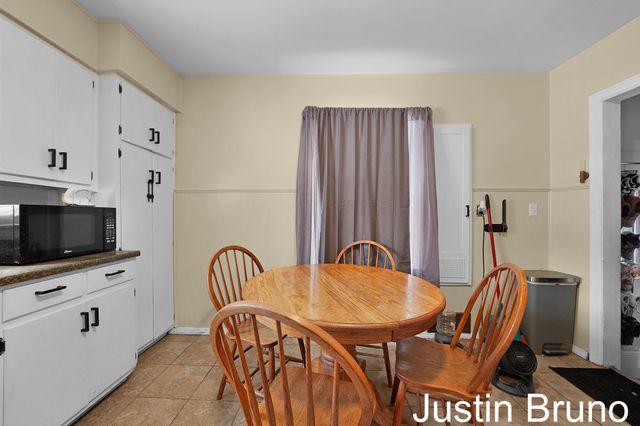 1237 James Avenue, Muskegon, MI 49442