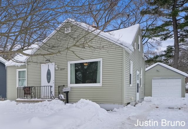 1237 James Avenue, Muskegon, MI 49442