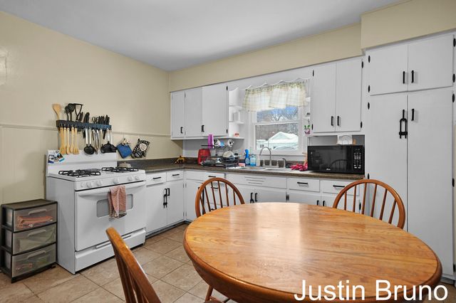 1237 James Avenue, Muskegon, MI 49442