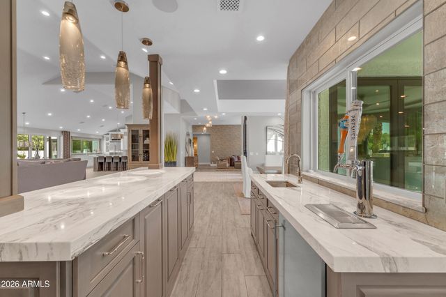 9016 N 60TH Street, Paradise Valley, AZ 85253