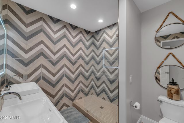 9016 N 60TH Street, Paradise Valley, AZ 85253