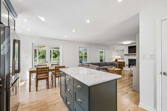 912 River Barfield Rd, Murfreesboro, TN 37128