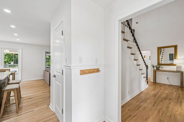 912 River Barfield Rd, Murfreesboro, TN 37128