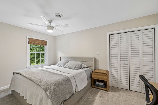 912 River Barfield Rd, Murfreesboro, TN 37128