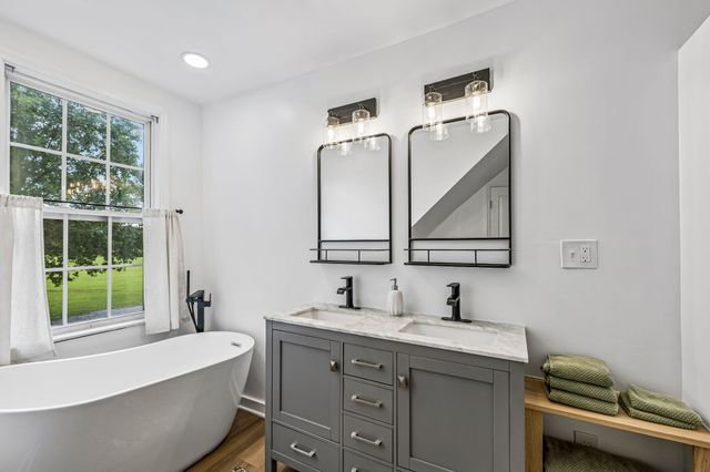 912 River Barfield Rd, Murfreesboro, TN 37128