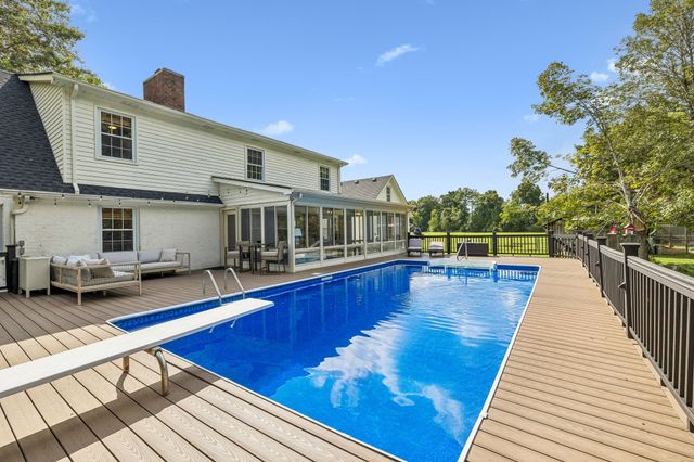 912 River Barfield Rd, Murfreesboro, TN 37128