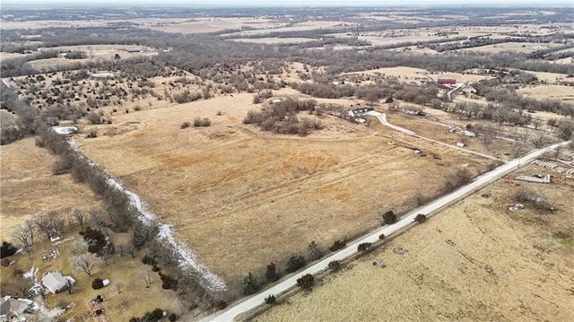 34946 Spring Valley Road, Paola, KS 66071