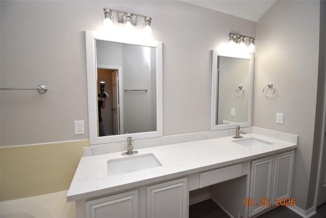 834 Chase View Drive, Bacliff, TX 77518