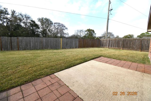 834 Chase View Drive, Bacliff, TX 77518