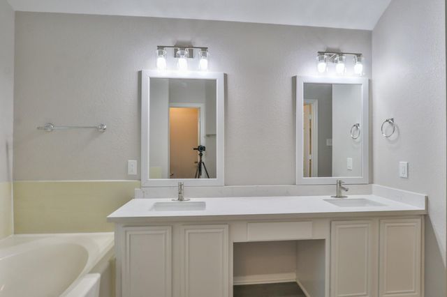 834 Chase View Drive, Bacliff, TX 77518
