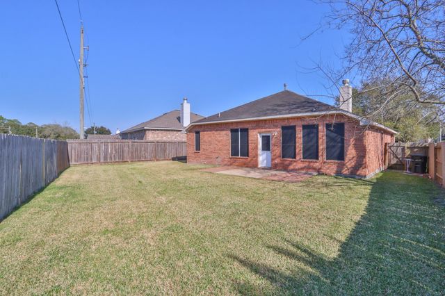 834 Chase View Drive, Bacliff, TX 77518