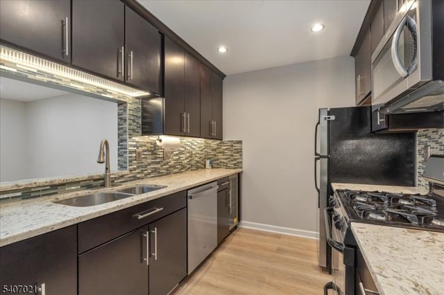 309 Stratford Pl, Bridgewater Twp., NJ 08805