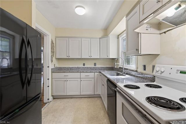 8239 Redwood CIR, Norfolk, VA 23518