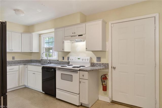 8239 Redwood CIR, Norfolk, VA 23518
