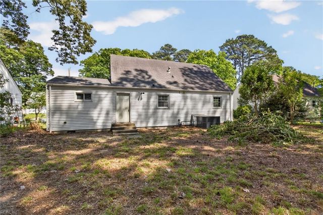 8239 Redwood CIR, Norfolk, VA 23518