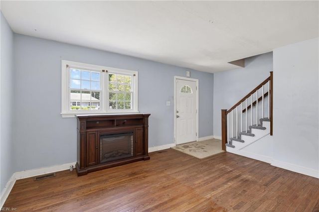 8239 Redwood CIR, Norfolk, VA 23518