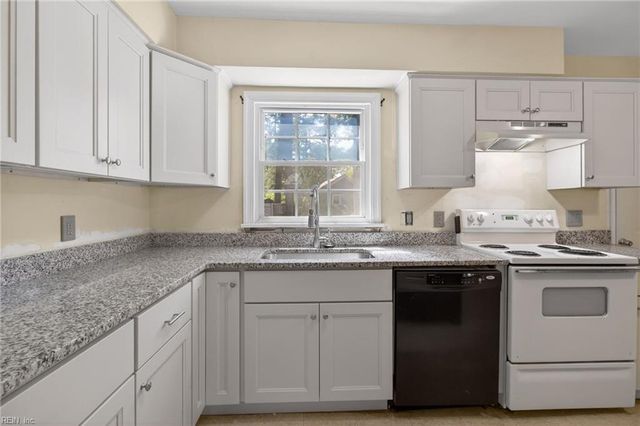 8239 Redwood CIR, Norfolk, VA 23518