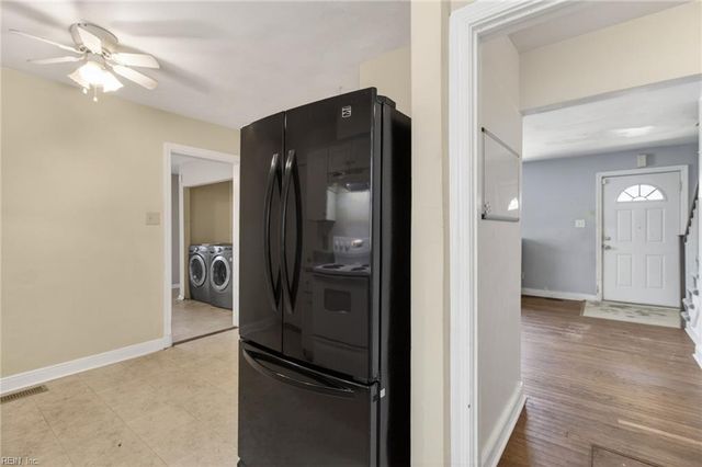 8239 Redwood CIR, Norfolk, VA 23518