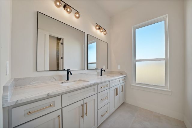 1008 Eagles Bluff Drive, Weatherford, TX 76087