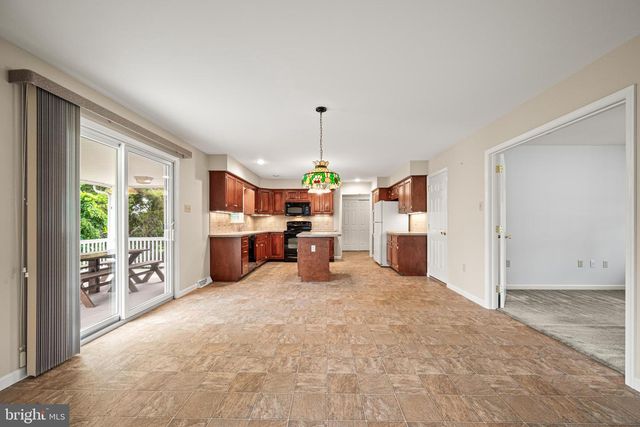 2426 MAGNOLIA DR, Gilbertsville, PA 19525