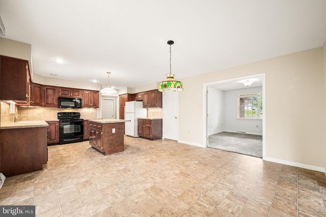 2426 MAGNOLIA DR, Gilbertsville, PA 19525
