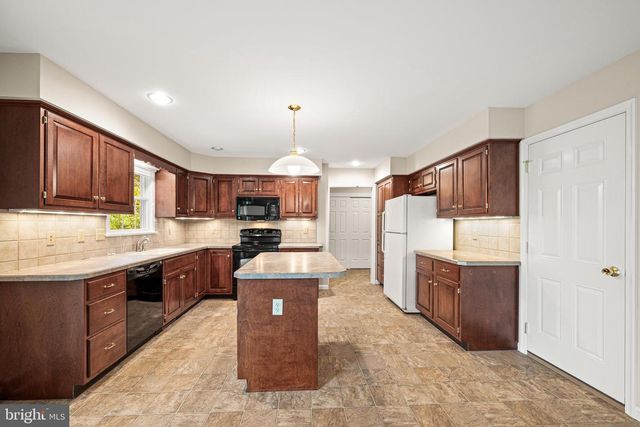 2426 MAGNOLIA DR, Gilbertsville, PA 19525