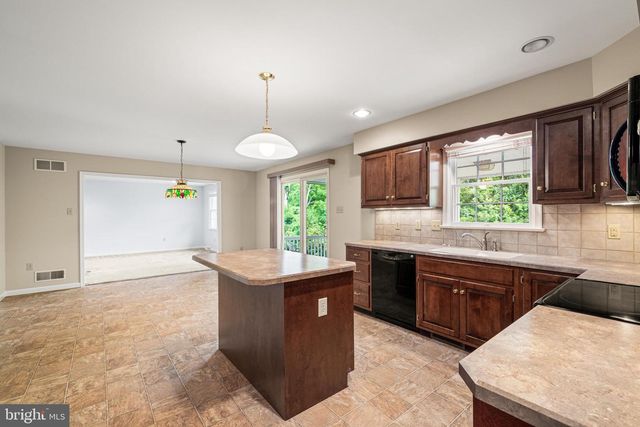 2426 MAGNOLIA DR, Gilbertsville, PA 19525