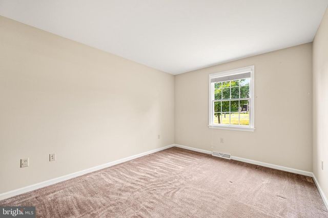 2426 MAGNOLIA DR, Gilbertsville, PA 19525