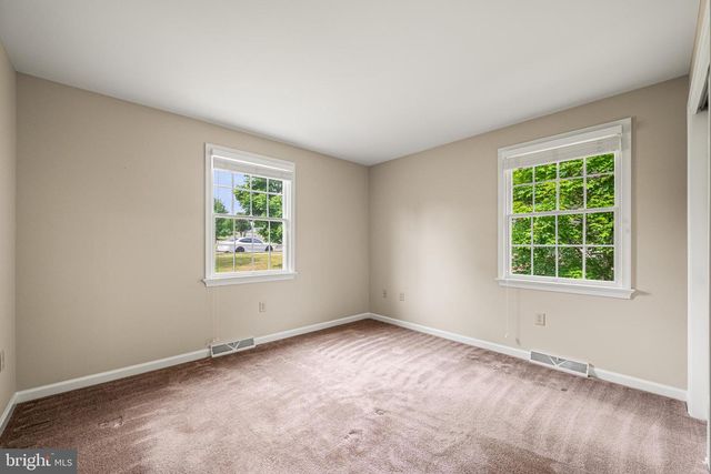 2426 MAGNOLIA DR, Gilbertsville, PA 19525