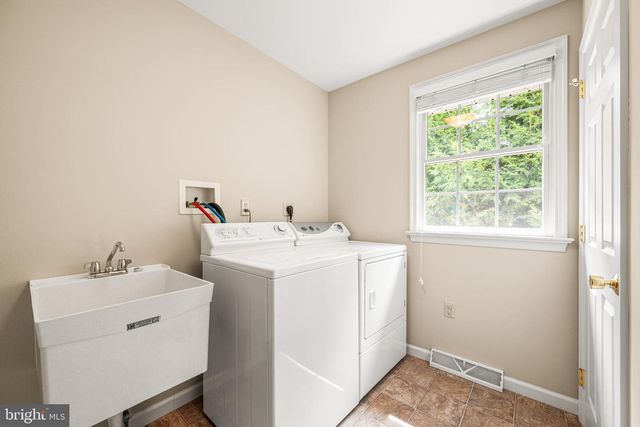 2426 MAGNOLIA DR, Gilbertsville, PA 19525