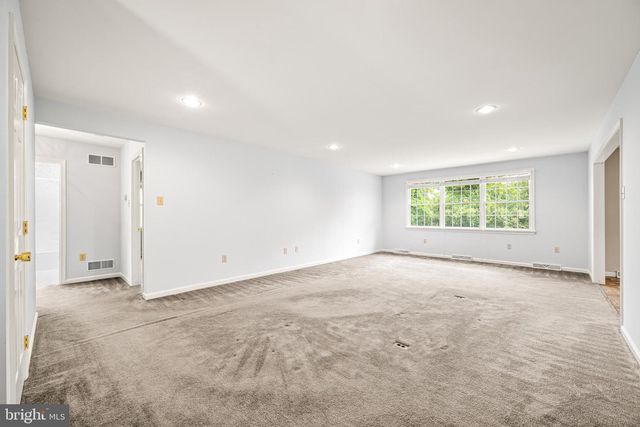 2426 MAGNOLIA DR, Gilbertsville, PA 19525