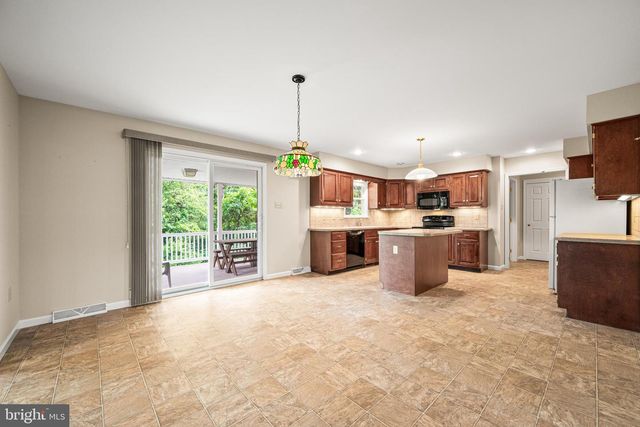 2426 MAGNOLIA DR, Gilbertsville, PA 19525