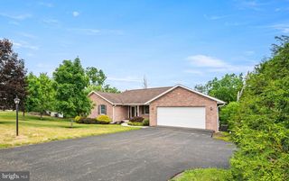 2426 MAGNOLIA DR, Gilbertsville, PA 19525