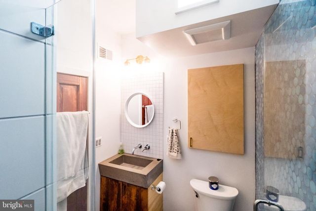 1912 E CUMBERLAND ST, Philadelphia, PA 19125