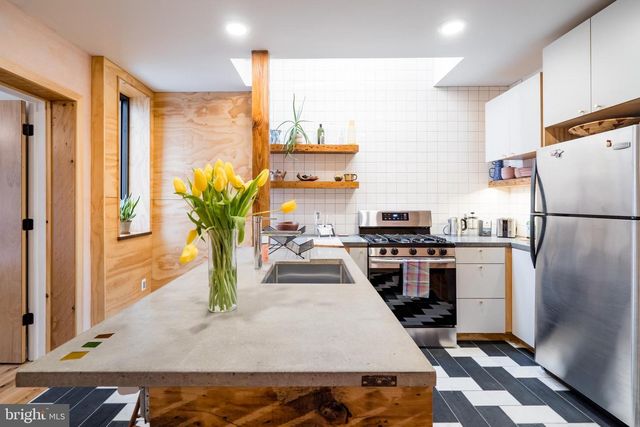 1912 E CUMBERLAND ST, Philadelphia, PA 19125