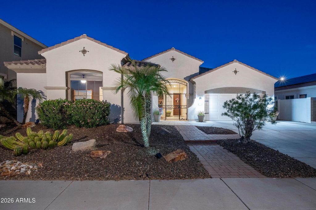 18426 W CHERYL Drive, Waddell, AZ 85355